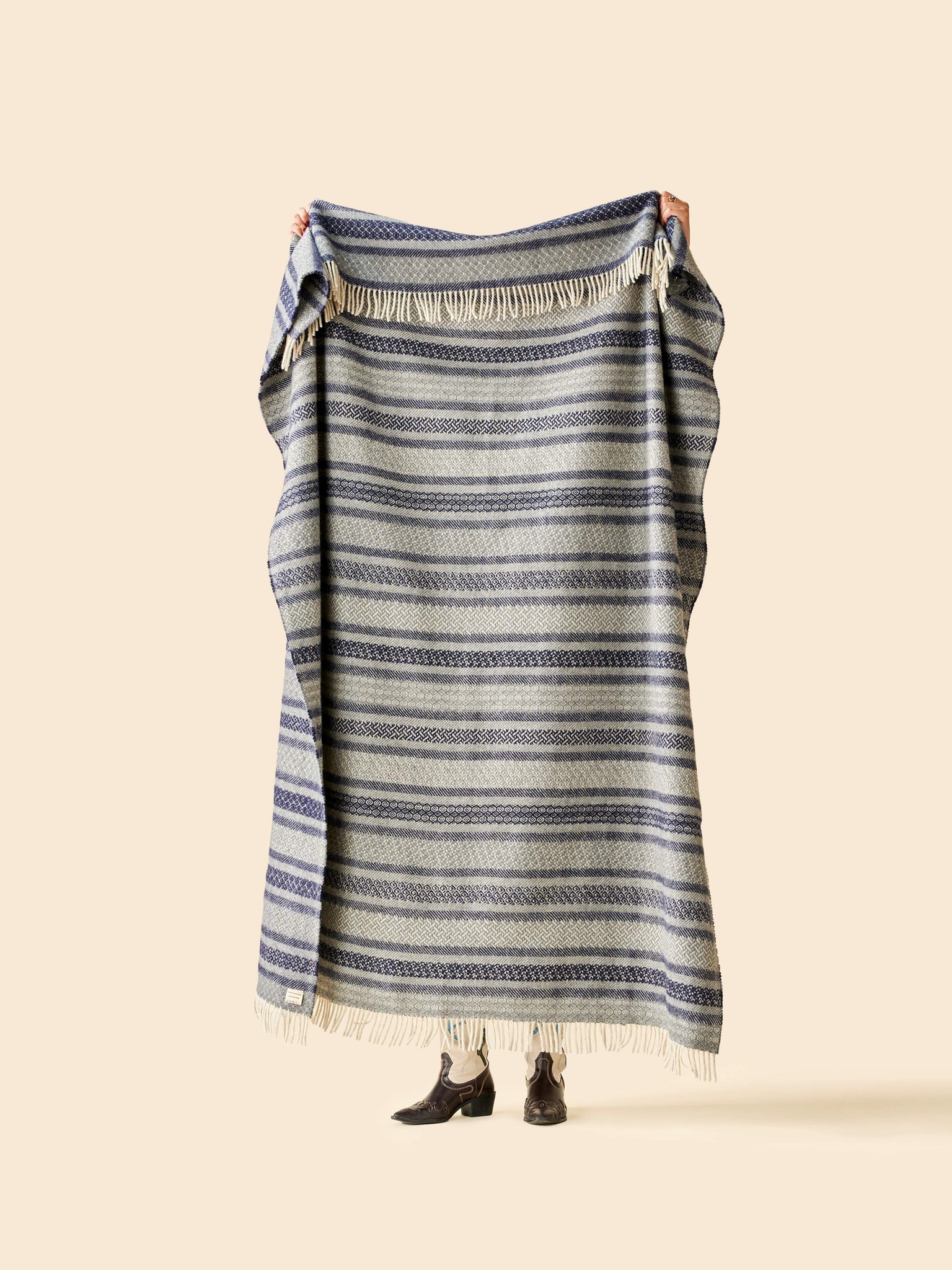 Plaid Laine Basque Gris thumbnail 2
