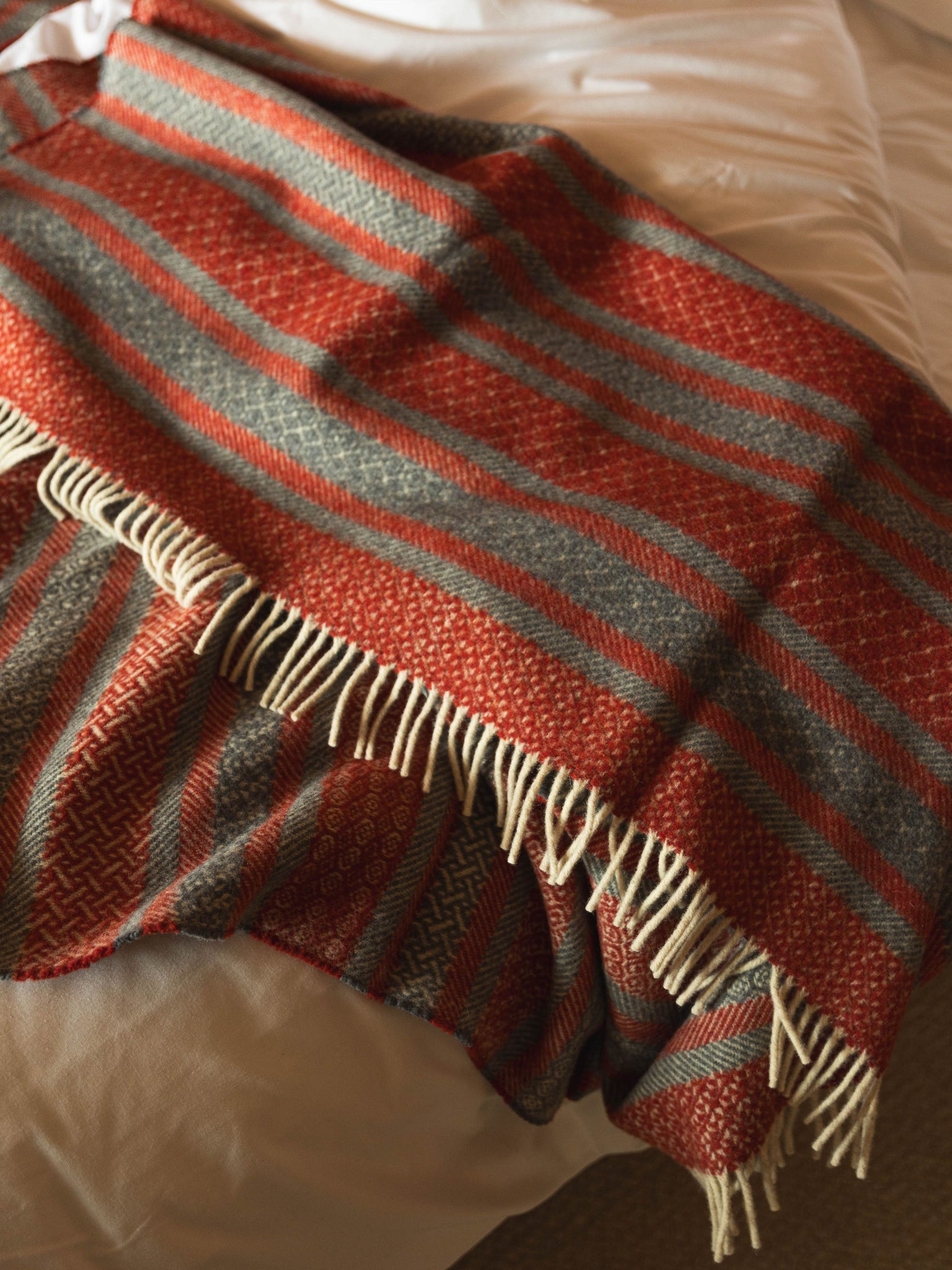 Plaid Laine Basque Rouge thumbnail 1