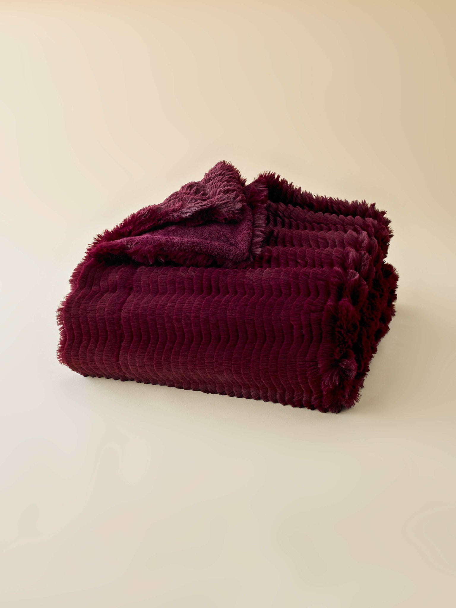Plaid Fausse Fourrure Vague Prune thumbnail 2