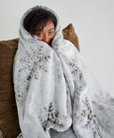 plaid polaire gris motif flocons de neige